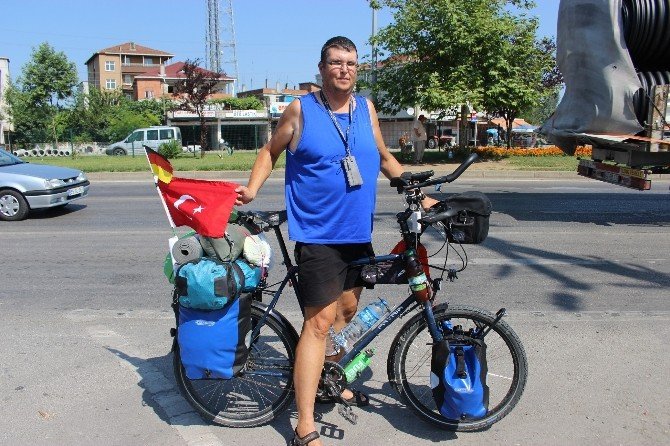 Alman Gezgin, Bisikletle Dünyayı Dolaşıyor
