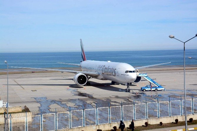 Emirates Uçağı Trabzon’a Acil İniş Yaptı