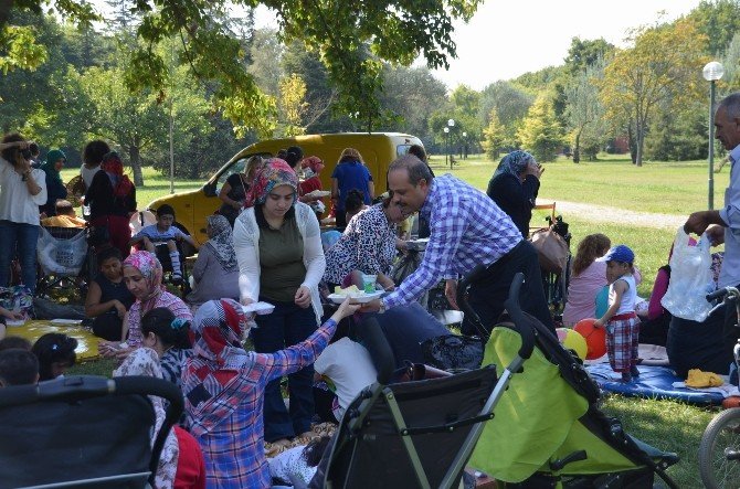 Spastik Çocuklar Ve Aileleri Piknikte Moral Depoladı