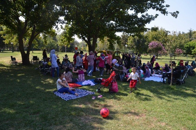 Spastik Çocuklar Ve Aileleri Piknikte Moral Depoladı