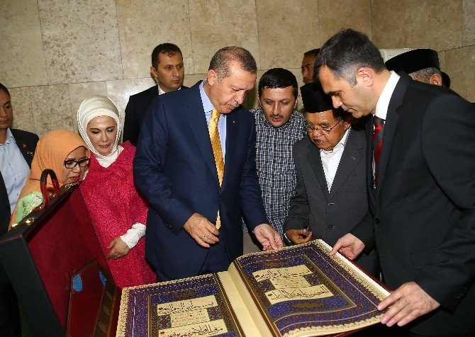 Erdoğan, Endonezya’da Cuma Namazı Kıldı