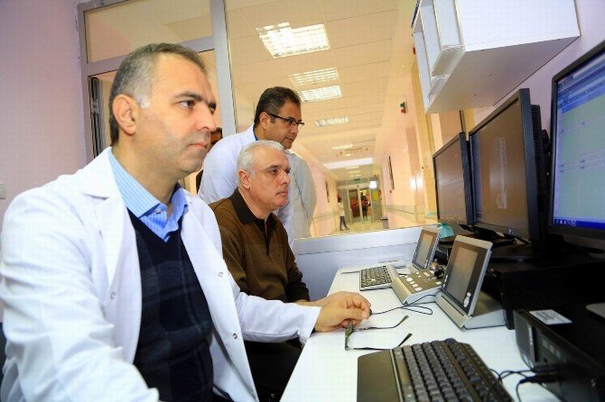 Erciyes Üniversitesi Tıp Fakültesi Hastanesi Radyoterapide En Donanımlı Kamu Hastanesine Dönüştü