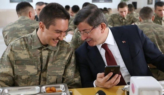 Başbakan Davutoğlu, Erzincan’da Ahıska Türklerini Ziyaret Etti