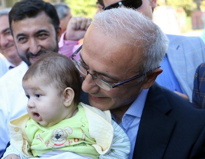 Eski Bakan Elvan Oyunu Mersin’de Kullandı