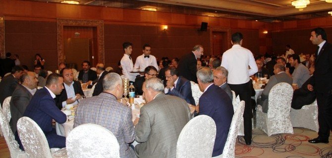 Ak Partili Atalay, Van’da Akademisyenlerle Bir Araya Geldi