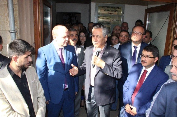 Arınç, Manisa’da Lokma Dağıttı