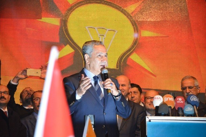 Arınç’ın Mitinginde Bomba Ve Elektrik Kesintisi Paniği Yaşandı