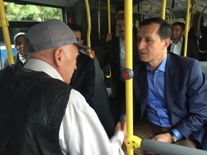 Eski Başbakan Yardımcısı Belediye Otobüsünde