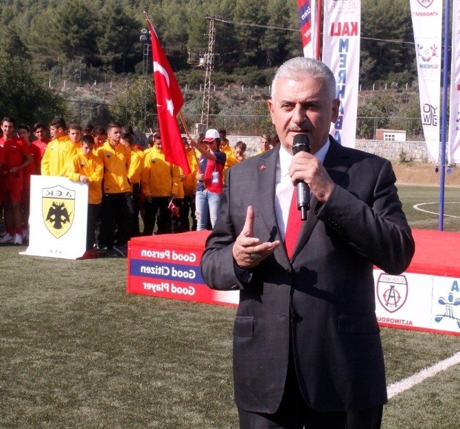 Barış Güvercinleri Bu Kez Selçuk Efes Spor Tesislerinden Uçuruldu