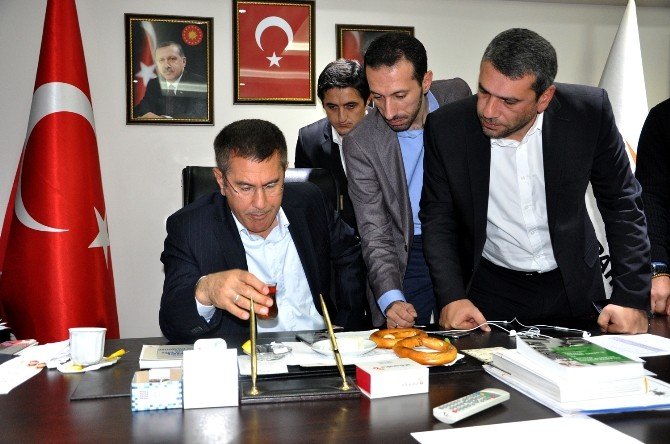 Nurettin Canikli Çay, Simit Ve Peynir İle Seçim Sonuçlarını Takip Etti
