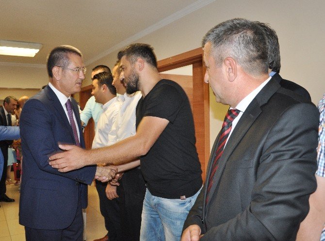 Eski Gümrük Ve Ticaret Bakanı Canikli, Giresun’da Partililerle Bayramlaştı