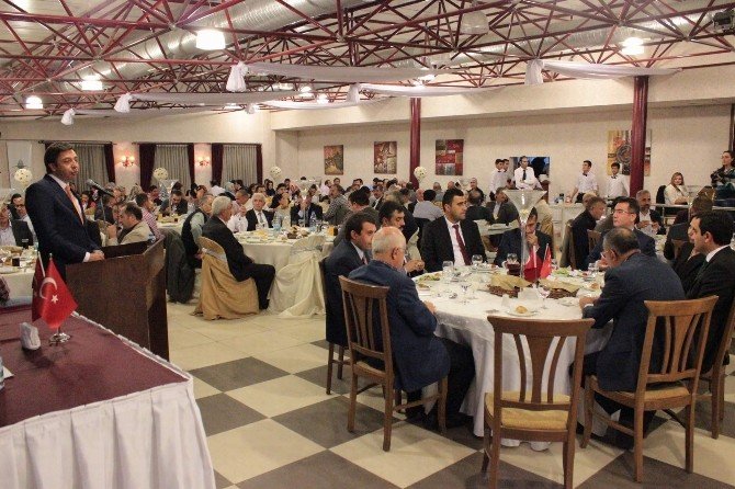 Eski Meclis Başkanı Cemil Çiçek: “Yeni Parti Söylemleri Çeşme Başı Dedikodularıdır”
