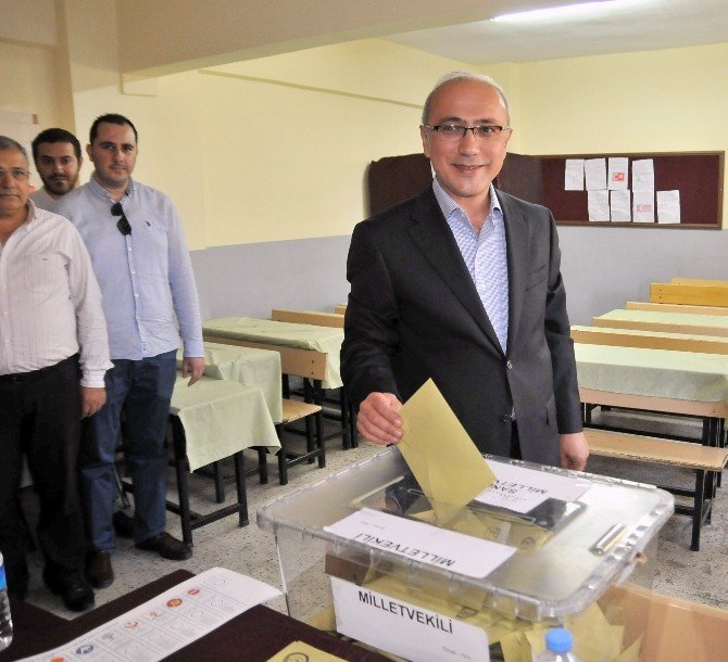 Eski Bakan Elvan Oyunu Mersin’de Kullandı