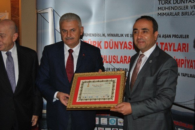 Binali Yıldırım’a Tarihi Demir İpek Yolu Ödülü