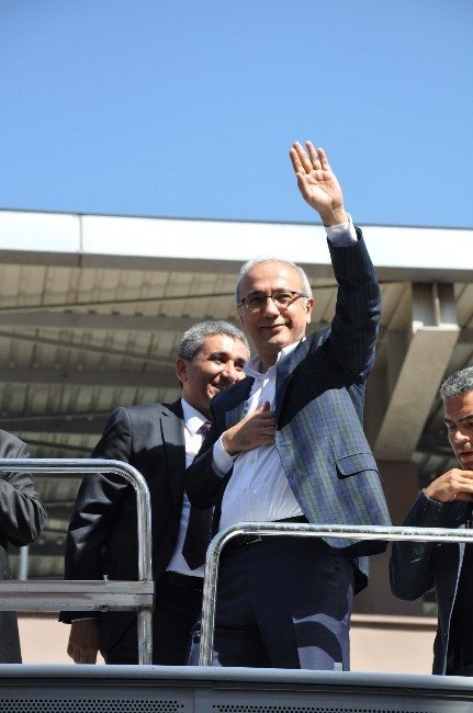 Lütfi Elvan, Tarsus’ta Bayramlaşma Törenine Katıldı