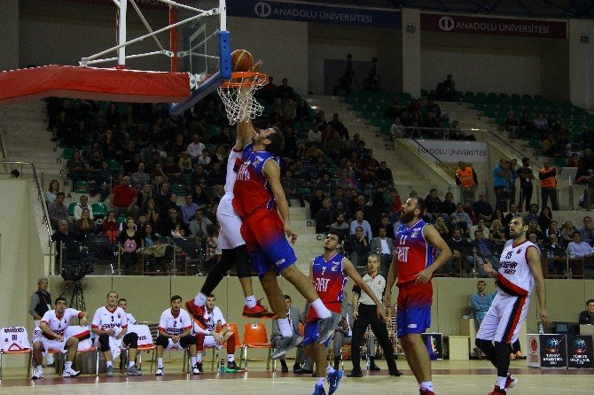 Eskişehir Basket, Lidere Kaybetti