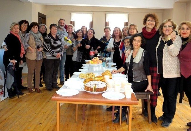 Eskişehirli Ressam Kursiyerler Yeni Yılı Öğretmeni İle Birlikte Kutladılar