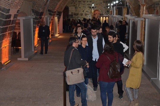 Dünyanın En Yoksul Başkanı Jose Mujica Kitabını İmzaladı
