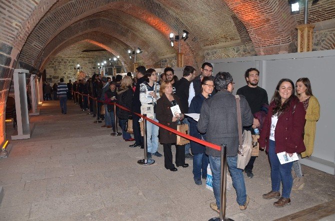 Dünyanın En Yoksul Başkanı Jose Mujica Kitabını İmzaladı