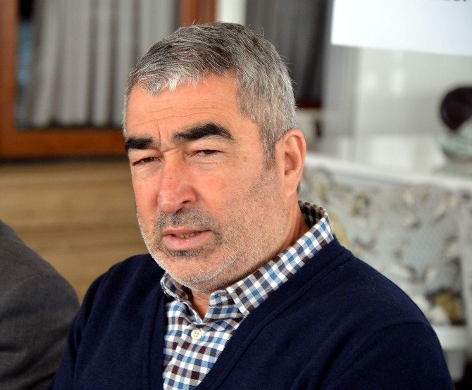 Eskişehirspor Stoper Ve Santrfor Arayışında