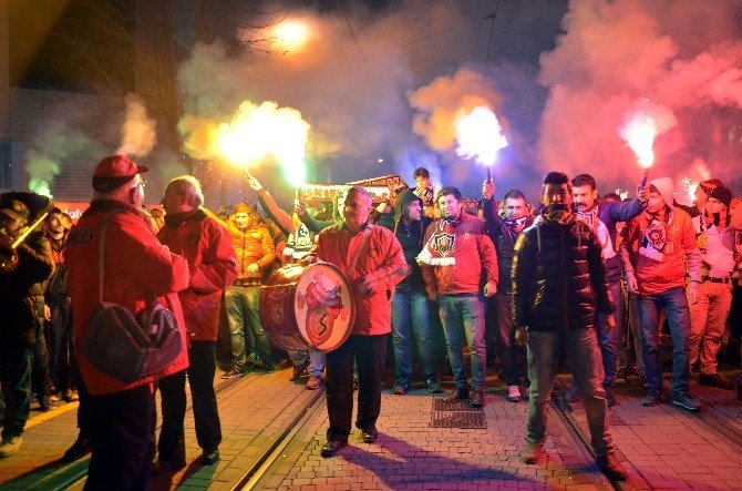 Es-es Taraftarından Takıma Destek Yürüyüşü