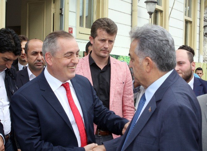 Hayati Yazıcı: “Hiç Kimseye Yazılarından Veya Konuşmalarından Dolayı Şiddet Uygulanamaz”