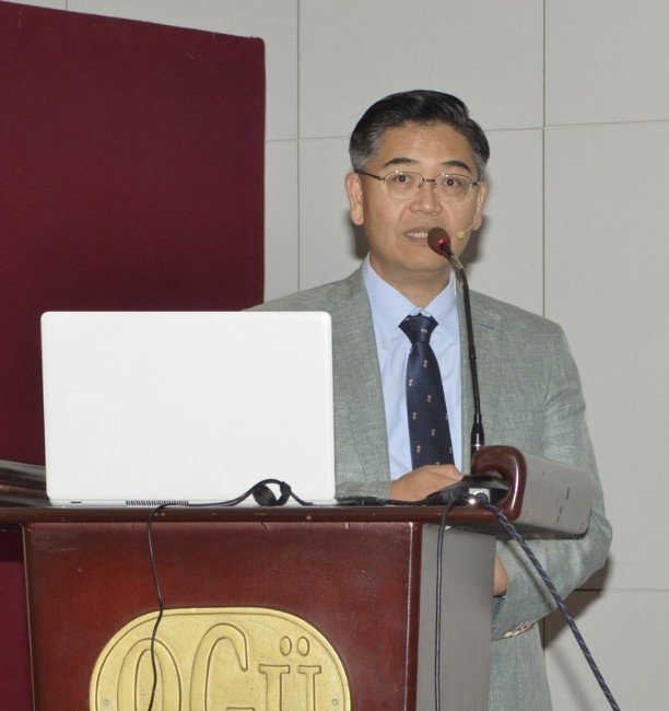 Koreli Hocadan Esogü Diş Hekimliği Fakültesi Öğrencilerine Eğitim