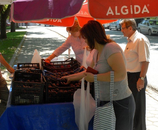 Derslerinde Ürettiklerini Satıyorlar