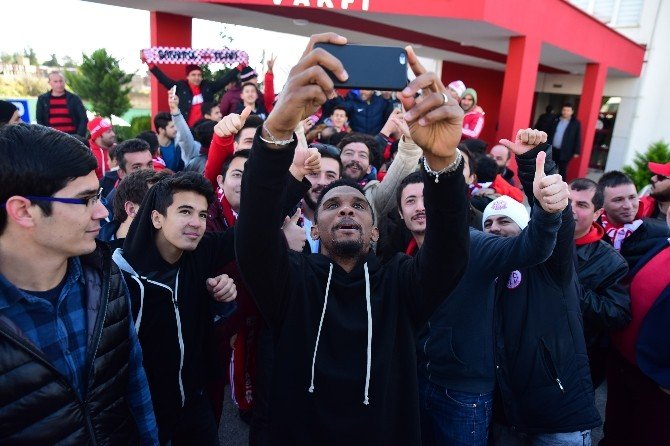 Antalyaspor’u Protestoya Gelen Taraftarın Eto’o Sevgisi