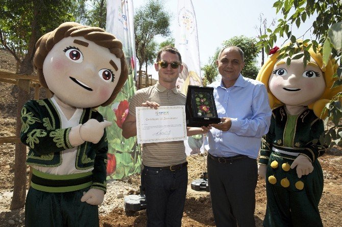Yüzüklerin Efendisi Frodo’nun Antalya’da Dikili Bir Ağacı Oldu