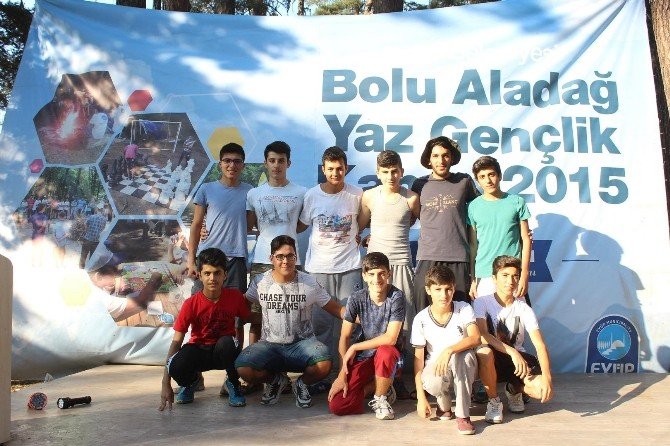 Eyüplü Gençlerden Bolu Kampı’nda Fidan Dikimi