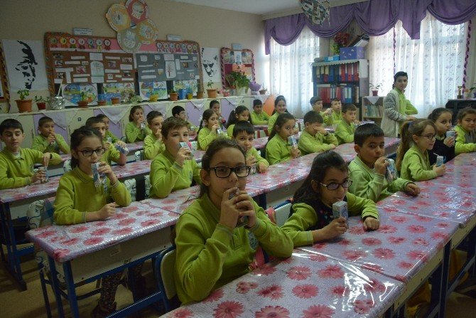 Sinop’ta Öğrencilere Okul Sütü Dağıtıldı