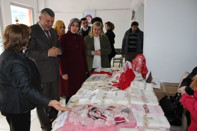 Fatsa’da El Emeği Ürünler Kermeste Görücüye Çıkarıldı