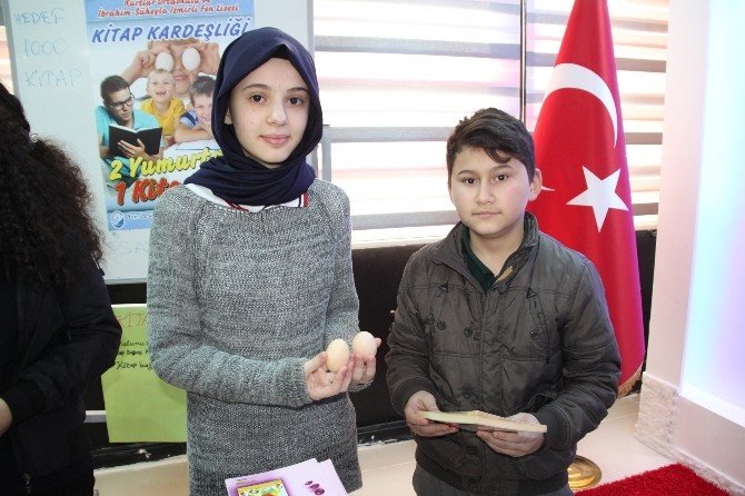 Fen Lisesi Öğrencileri 2 Köy Yumurtasına Bir Kitap Hediye Etti