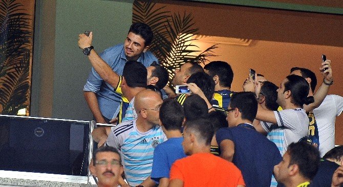 Ozan Tufan Ve Volkan Şen Tribünde