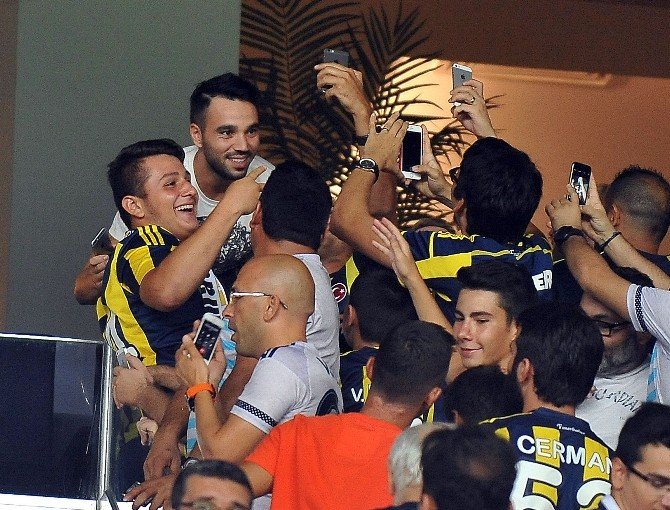 Ozan Tufan Ve Volkan Şen Tribünde