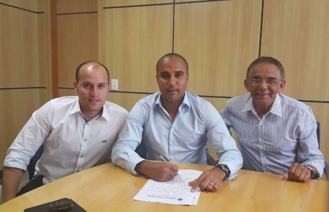 Deıvıd De Souza, İmzayı Attı