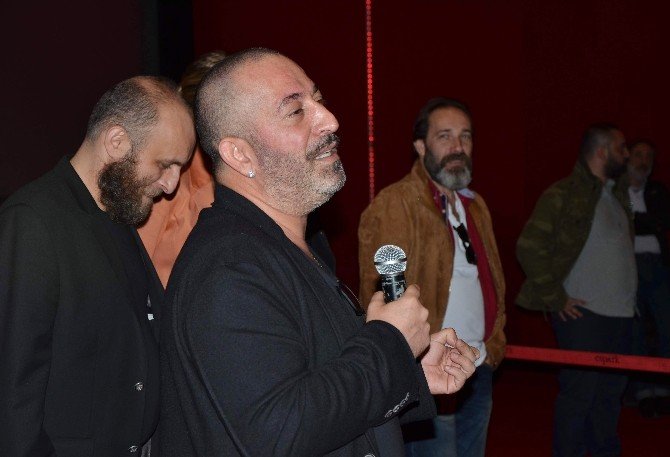 Cem Yılmaz Salondakileri Yine Kırdı Geçirdi