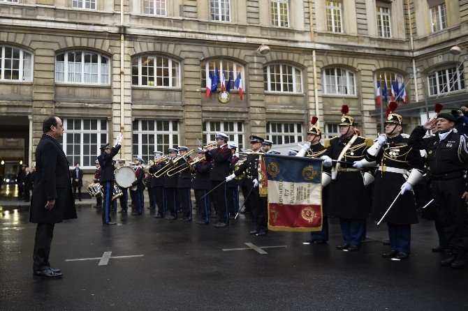 Hollande: “Terör Yanlısı 50 Yabancı Yakalandı”