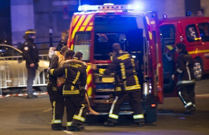 Paris’te Terör Saldırısında En Az 153 Hayatını Kaybetti