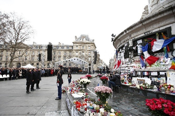 Paris’teki Terör Saldırılarında Hayatını Kaybedenler Anıldı