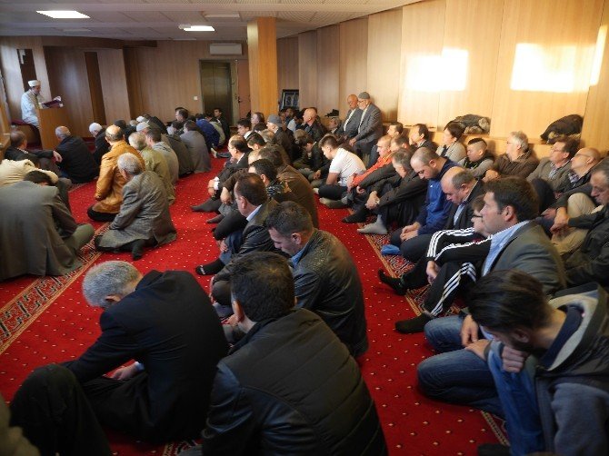 Paris’te Kurban Bayramı Namazında Camiler Doldu Taştı
