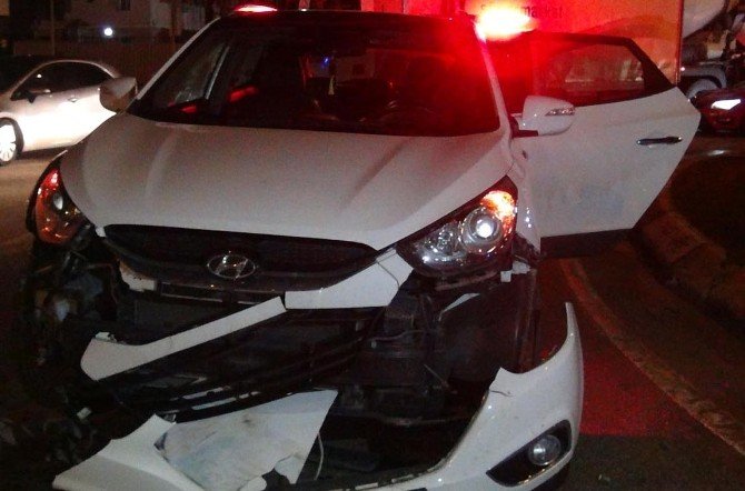 Freni Boşalan Beton Pompası Otobüse Çarptı: 5 Yaralı
