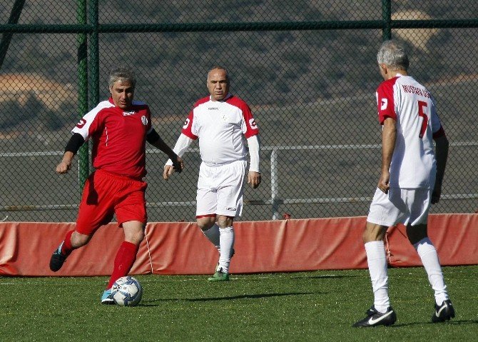 Efsaneler Metin Oktay Turnuvası’nda Buluştu