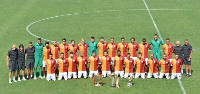 Galatasaray, 3 Kupa İle Poz Verdi