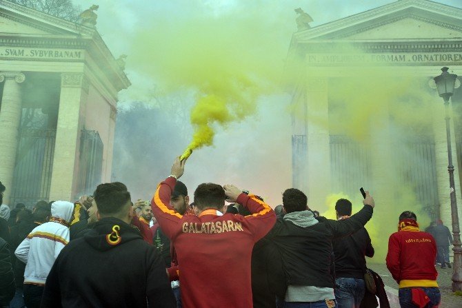 Roma ’Sarı Kırmızı’ya Büründü