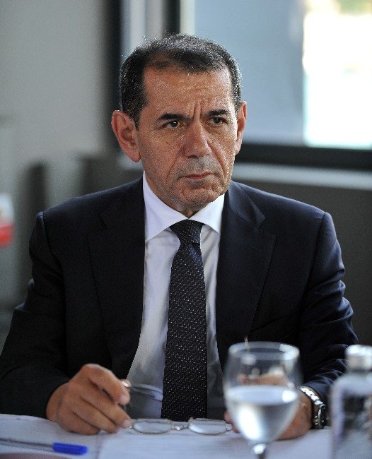 Özbek: "Meyve Veren Ağaç Taşlanır"