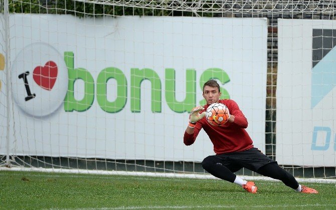 Galatasaray’da Osmanlıspor Maçının Hazırlıkları Sürüyor