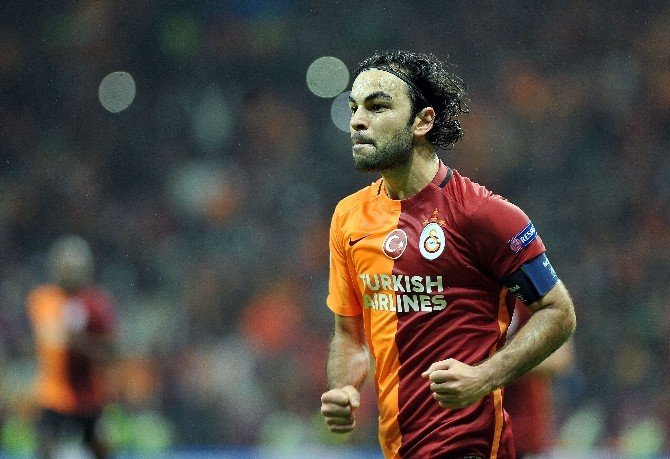 Galatasaray’da Selçuk Ve Burak Kart Sınırında