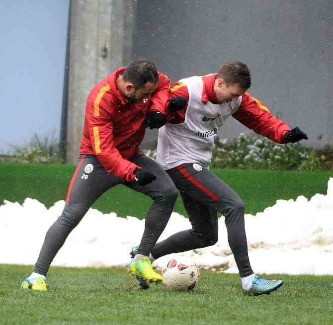 Hamit Altıntop Takıma Döndü